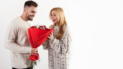 Karwa Chauth, a cherished festival for married couples in India, is a day to express the depth of your love and affection for your spouse. (Freepik)