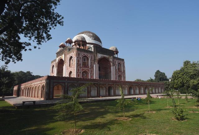 The Tomb of Abd al-Rahim Khan-i-Khanan near Nizamuddin, New Delhi. (Vipin Kumar/HT PHOTO) The Tomb of Abd al-Rahim Khan-i-Khanan near Nizamuddin, New Delhi. (Vipin Kumar/HT PHOTO)