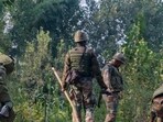 Police officer shot at by terrorists in Srinagar's Eidgah, hospitalised Police officer shot at by terrorists in Srinagar's Eidgah, hospitalised