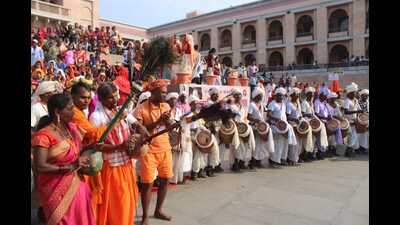 A group of tribals at the Kashi Vishwanath Dham after offering prayers at Kashi Vishwanath temple in Varanasi on Oct 29. (Rajesh Kumar/HT)