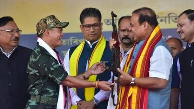 A leader of pro-talk militant group Dimasa National Liberation Army (DNLA) surrendered arms before Assam chief minister Himanta Biswa Sarma in Dima Hasao district on Saturday (HT Photo/Sourced) A leader of pro-talk militant group Dimasa National Liberation Army (DNLA) surrendered arms before Assam chief minister Himanta Biswa Sarma in Dima Hasao district on Saturday (HT Photo/Sourced)