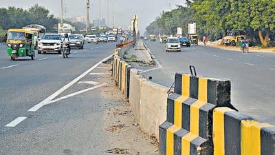 An illegal entry/exit point on National Highway 48 near Rajiv Chowk that was closed on Sunday. (Parveen Kumar/HT Photo) An illegal entry/exit point on National Highway 48 near Rajiv Chowk that was closed on Sunday. (Parveen Kumar/HT Photo)
