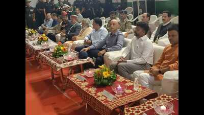 NDRF DG Atul Karwal and other dignitaries attending the Ganga Aarti at Dashashwamedh Ghat, Varanasi. (HT Photo)