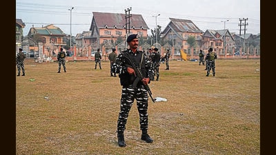 Security forces at the site of the attack in Eidgah area, in Srinagar on Sunday. (Waseem Andrabi/HT) Security forces at the site of the attack in Eidgah area, in Srinagar on Sunday. (Waseem Andrabi/HT)