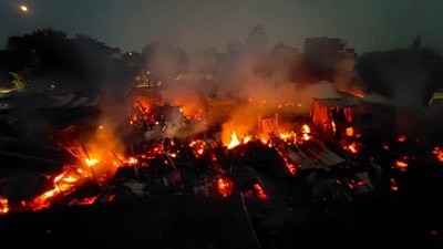 Shops gutted in a massive fire at Kath Bazar in Firozabad. (HT Photo)