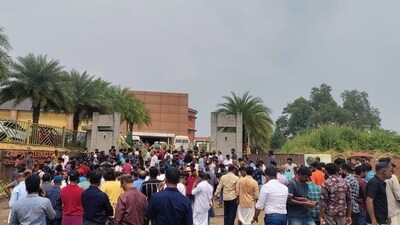 Visuals from outside the convention centre in Kochi. (HT photo) Visuals from outside the convention centre in Kochi. (HT photo)
