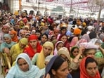 Pilgrims started arriving at the Darbar Sahib early in the morning to offer their prayers.&nbsp;