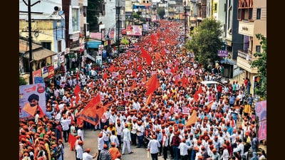 Activists of Maratha Kranti Morcha and Sakal Maratha Samaj during a march to press for Maratha reservation, in Karad on Monday. (HT PHOTO) Activists of Maratha Kranti Morcha and Sakal Maratha Samaj during a march to press for Maratha reservation, in Karad on Monday. (HT PHOTO)
