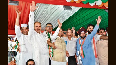 Delhi Congress leaders at the rally in Mustafabad . (HT Photo) Delhi Congress leaders at the rally in Mustafabad . (HT Photo)