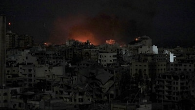 Flames rise during an Israeli air strike on west Gaza, October 30, 2023. REUTERS/Mohammed Al-Masri. REFILE - QUALITY UPDATE (REUTERS)
