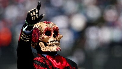 A person dressed for the day of the dead is pictured during the drivers parade ahead of the race REUTERS/Raquel Cunha (REUTERS)