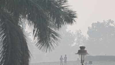 The AQI touched the very poor category again on Saturday. (HT PHOTO) The AQI touched the very poor category again on Saturday. (HT PHOTO)