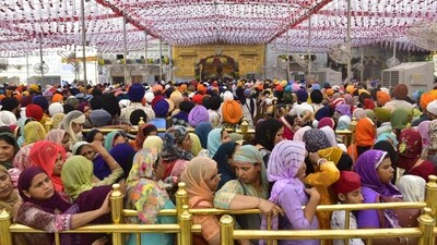 The Golden Temple has been decorated with flowers from across the country and abroad to mark the 'Parkash Purab' (birth anniversary) of the fourth Sikh Guru. (HT Photo/Sameer Sehgal) The Golden Temple has been decorated with flowers from across the country and abroad to mark the 'Parkash Purab' (birth anniversary) of the fourth Sikh Guru. (HT Photo/Sameer Sehgal)
