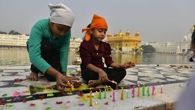 To mark the occasion, hundreds of quintals of different kinds of flowers were arranged to embellish the entire passage leading to the sanctum sanctorum, Darshani Deori and the walls of the Akal Takht. (HT Photo/Sameer Sehgal) To mark the occasion, hundreds of quintals of different kinds of flowers were arranged to embellish the entire passage leading to the sanctum sanctorum, Darshani Deori and the walls of the Akal Takht. (HT Photo/Sameer Sehgal)