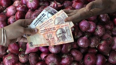 Onions price reaches ₹70 per kg in Bengaluru, likely to see further spike Onions price reaches ₹70 per kg in Bengaluru, likely to see further spike