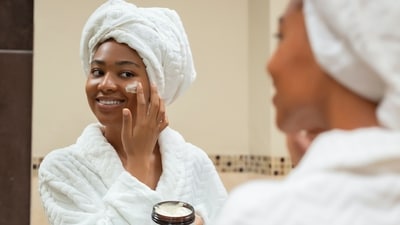 Step 1: Moisturizer - Start by applying a lightweight moisturiser to hydrate your skin. This creates a smooth canvas for makeup and keeps your skin looking fresh. (Unsplash) Step 1: Moisturizer - Start by applying a lightweight moisturiser to hydrate your skin. This creates a smooth canvas for makeup and keeps your skin looking fresh. (Unsplash)