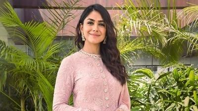 Mrunal Thakur will now be seen in Aankh Micholi. Mrunal Thakur will now be seen in Aankh Micholi.