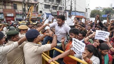 A protest by teachers in Patna against the decision to withdraw domicile requirement in the teachers’ recruitment exam. (HT FILE) A protest by teachers in Patna against the decision to withdraw domicile requirement in the teachers’ recruitment exam. (HT FILE)