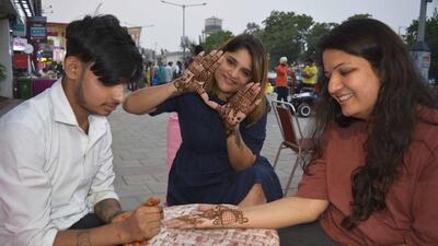 City residents getting henna ahead of the Karva Chauth festival in Ludhiana. (Manish/HT)