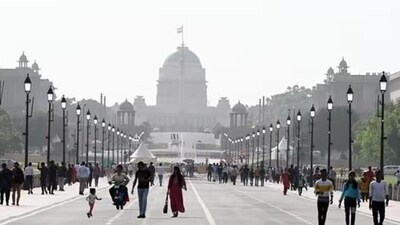 Delhi’s average AQI was recorded at 210 . (HT photo)