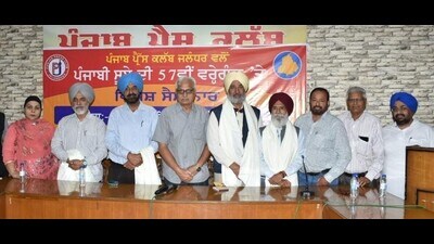 Experts during the seminar on ‘Punjab issues and possibilities’ held to mark the 57th Punjab foundation day in Jalandhar on Tuesday. (HT photo)