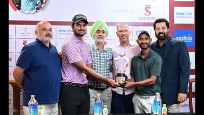 From Left-- KS Sibia, Jairaj Singh Sandhu, Lt Col HS Chahal, Jeev Milkha Singh, Player Rashid Khan and Uttam Singh Mundy showing Trophy during a press conference regarding Jeev Milkha Singh Invitational Golf Tournament at Golf Club in Chandigarh on Tuesday, October 31, 2023. (Keshav Singh/HT) From Left-- KS Sibia, Jairaj Singh Sandhu, Lt Col HS Chahal, Jeev Milkha Singh, Player Rashid Khan and Uttam Singh Mundy showing Trophy during a press conference regarding Jeev Milkha Singh Invitational Golf Tournament at Golf Club in Chandigarh on Tuesday, October 31, 2023. (Keshav Singh/HT)