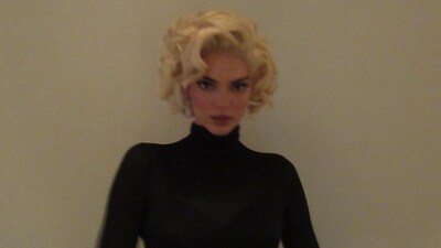 Kendall Jenner dressed up as Marilyn Monre this Halloween. Sharing several pictures of her look, she wrote on Instagram, “happy birthday mister president”. Some fans commented, “this family won’t leave marilyn alone will they.” Kendall Jenner dressed up as Marilyn Monre this Halloween. Sharing several pictures of her look, she wrote on Instagram, “happy birthday mister president”. Some fans commented, “this family won’t leave marilyn alone will they.”