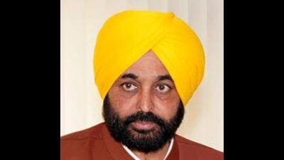 Opposition leaders have been non-committal for the debate. Congress and Akali leaders have put riders, asking the chief minister to decide the modalities of the debate in consultation with leaders of all the political parties and insisting discussion on the contentious issues of Sutlej Yamuna Link canal. (HT File) Opposition leaders have been non-committal for the debate. Congress and Akali leaders have put riders, asking the chief minister to decide the modalities of the debate in consultation with leaders of all the political parties and insisting discussion on the contentious issues of Sutlej Yamuna Link canal. (HT File)