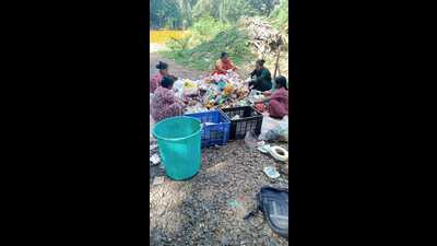 The SHGs will now segregate the entire waste and facilitate composting and recycling. (HT PHOTO)