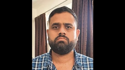 The court later during the day ordered that Lalit Patil’s (in pic) custody be given to the Pune Police and accordingly the crime branch sleuths took him into custody. (HT PHOTO) The court later during the day ordered that Lalit Patil’s (in pic) custody be given to the Pune Police and accordingly the crime branch sleuths took him into custody. (HT PHOTO)