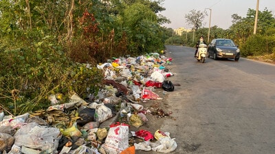 The road which starts from Hingne goes up to the Janata Vasahat slum area and then connects to Sinhagad road. (KALPESH NUKTE/ HT PHOTO) The road which starts from Hingne goes up to the Janata Vasahat slum area and then connects to Sinhagad road. (KALPESH NUKTE/ HT PHOTO)