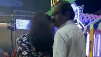 Elderly man gropes multiple women inside Bengaluru's Lulu mall; FIR registered Elderly man gropes multiple women inside Bengaluru's Lulu mall; FIR registered