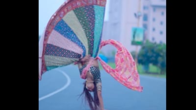 Snapshot of the woman doing somersault. (Instagram/@Sneha Bakli) Snapshot of the woman doing somersault. (Instagram/@Sneha Bakli)