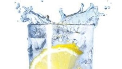 8. Low-calorie beverages: Make hydration a priority in an effort to combat this. Make it a point to hydrate yourself throughout the day, especially if you intend to drink alcohol. Alternating between alcohol and water helps keep you hydrated while also limiting your alcohol consumption. To consume fewer calories, take into account selecting beverages with fewer calories or without alcohol. (Shutterstock) 8. Low-calorie beverages: Make hydration a priority in an effort to combat this. Make it a point to hydrate yourself throughout the day, especially if you intend to drink alcohol. Alternating between alcohol and water helps keep you hydrated while also limiting your alcohol consumption. To consume fewer calories, take into account selecting beverages with fewer calories or without alcohol. (Shutterstock)