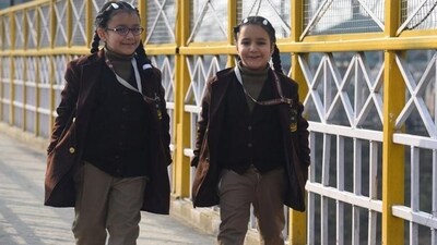 From Wednesday, the classwork in government, as well as private schools of Kashmir division, will start an hour later than what was currently the timing. (Photo by Waseem Andrabi / Hindustan Times)