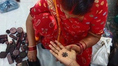 The stamp mehendi, made of tea leaves, gas, and essential oils, is applied using blocks. (Photo: Kriti Kambiri/HT) The stamp mehendi, made of tea leaves, gas, and essential oils, is applied using blocks. (Photo: Kriti Kambiri/HT)
