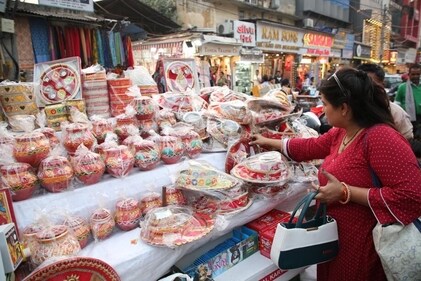 Aarti Tiwari, a Mayur Vihar resident, looks for the perfect puja thali at Lajpat Nagar. (Photo: Raajessh Kashyap/HT) Aarti Tiwari, a Mayur Vihar resident, looks for the perfect puja thali at Lajpat Nagar. (Photo: Raajessh Kashyap/HT)