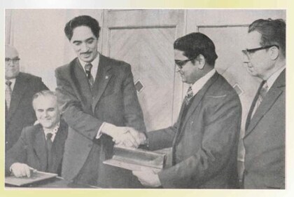 Russian scientist VL Barsukov presents lunar soil samples collected during the Luna 24 mission to Professor Narendra Bhandari of the Physical Research Laboratory, Ahmedabad, in 1977. (Source: PRL)