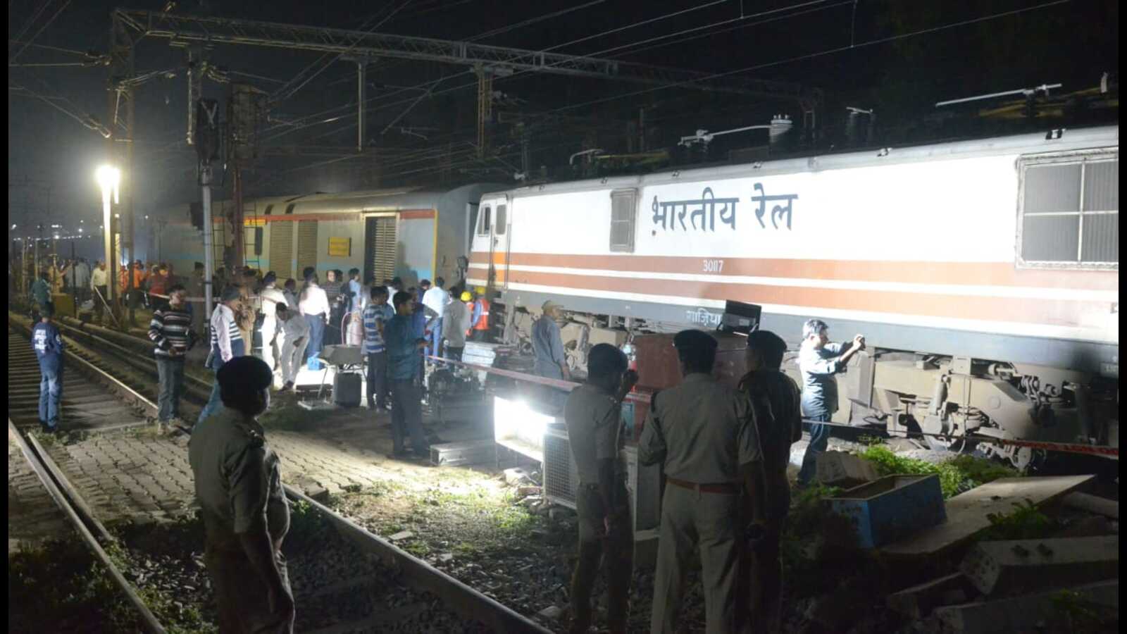 Suheldev Express derails near Prayagraj, probe on - Vimarsana News