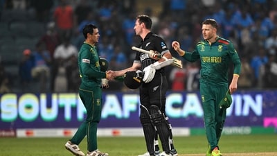 New Zealand's Matt Henry (C) greets South Africa's Quinton de Kock (L) as David Miller watches at the end of the 2023 ICC Men's Cricket World Cup one-day international (ODI) match (AFP) New Zealand's Matt Henry (C) greets South Africa's Quinton de Kock (L) as David Miller watches at the end of the 2023 ICC Men's Cricket World Cup one-day international (ODI) match (AFP)