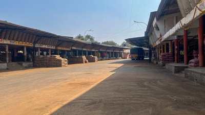 On the eve of the festive season, citizens had to face inconvenience due to the strike. (KALPESH NUKTE/ HT PHOTO) On the eve of the festive season, citizens had to face inconvenience due to the strike. (KALPESH NUKTE/ HT PHOTO)