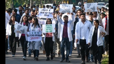 Students of Dr Harvansh Singh Judge Institute of Dental Science, Panjab University, taking out a protest march on the varsity campus in Chandigarh on Wednesday. (Ravi Kumar/HT)
