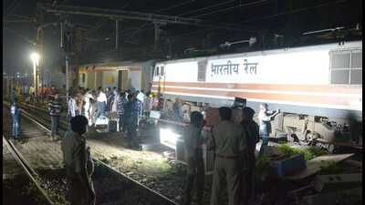 The derailed generator-cum-SLR coach of 22433 Suheldev Superfast Express in Prayagraj on Tuesday night. (HT Photo) The derailed generator-cum-SLR coach of 22433 Suheldev Superfast Express in Prayagraj on Tuesday night. (HT Photo)