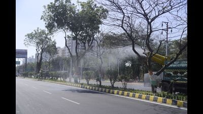 Water sprinkler being used to lower AQI in Lucknow (HT File photo)