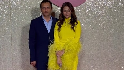 Gayatri Joshi and husband Vikas Oberoi make first public appearance post Italy accident. (Pic: Viral Bhayani) Gayatri Joshi and husband Vikas Oberoi make first public appearance post Italy accident. (Pic: Viral Bhayani)