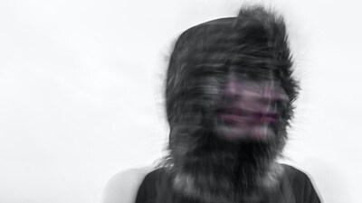 Trauma can often show up in the body as physical symptoms. "Trauma isn't only a person's emotional and psychological reaction to an intense or overwhelming event; it can be felt physically too. Your survival response is a complex reaction that involves several brain regions and chemicals. It's triggered by any situation that threatens your safety or well-being, whether it's an intense emotional experience or a stressful event," wrote Therapist Anna Papaioannou. Here are a few ways by which trauma may show up in the body. (Unsplash) Trauma can often show up in the body as physical symptoms. "Trauma isn't only a person's emotional and psychological reaction to an intense or overwhelming event; it can be felt physically too. Your survival response is a complex reaction that involves several brain regions and chemicals. It's triggered by any situation that threatens your safety or well-being, whether it's an intense emotional experience or a stressful event," wrote Therapist Anna Papaioannou. Here are a few ways by which trauma may show up in the body. (Unsplash)