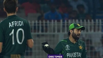 Rizwan asking Taskin before taking a call on DRS Rizwan asking Taskin before taking a call on DRS