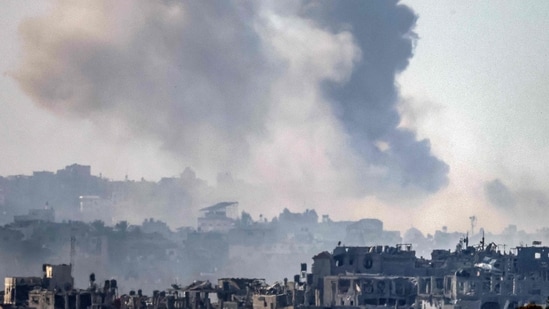 TOPSHOT - This picture taken on October 31, 2023 from a position along the border with the Gaza Strip in southern Israel shows smoke plumes billowing during Israeli bombardment amid ongoing battles between Israel and the Palestinian Hamas movement. (Photo by Menahem KAHANA / AFP) (AFP)