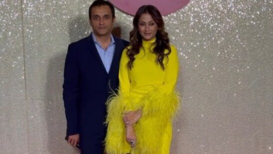 Gayatri Joshi and husband Vikas Oberoi make first public appearance post Italy accident. (Pic: Viral Bhayani)