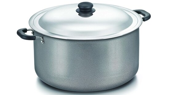 Amazon Sale 2023: It is time to change all your old utensils with new pots and pans.